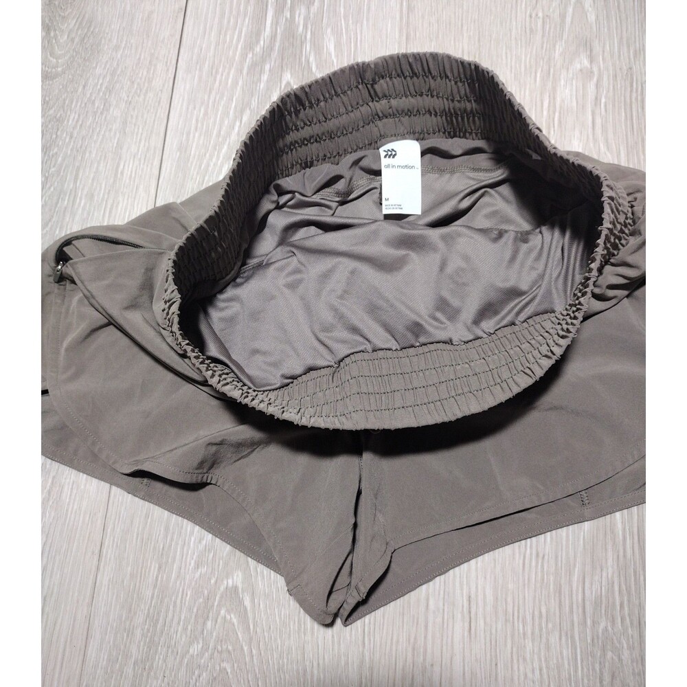 All In Motion - Size Med. Shorts - comfort and stretch - lightweight - Picture 3 of 6